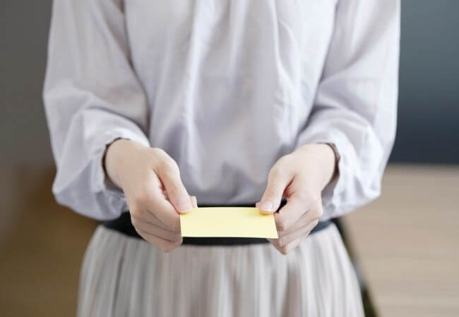 美容師に名刺は必要ある？【自己アピールで効果をもたらす名刺が必須アイテムに！】
